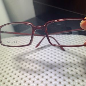 Oliver eyeglass frame Unisex . Made in Italy .